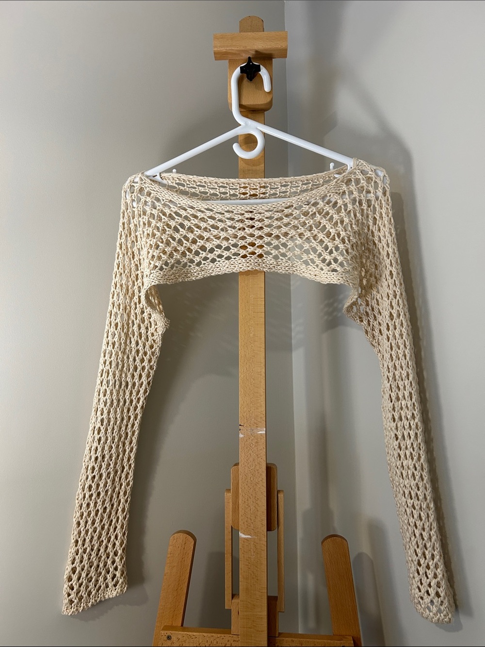 Simons | Open-Knit Off-the-Shoulder Crop Shrug Sweater in Cream | O/S